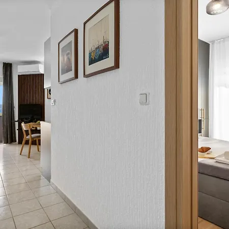 Aquarius - Beachside With Heated Pool Vodice