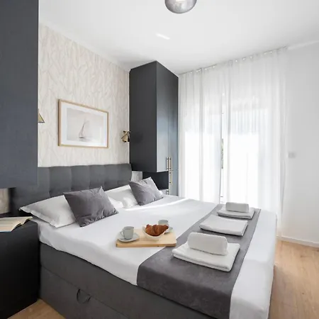 Aquarius - Beachside With Heated Pool * Vodice