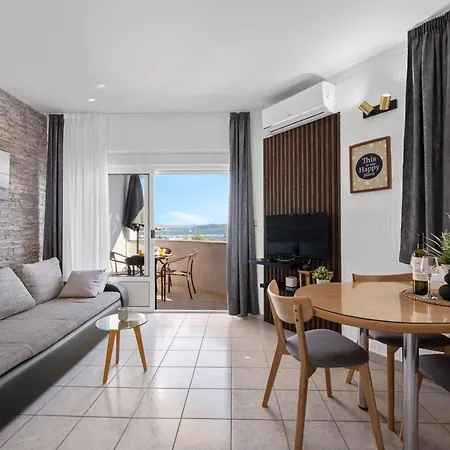 Aquarius - Beachside With Heated Pool Apartamento