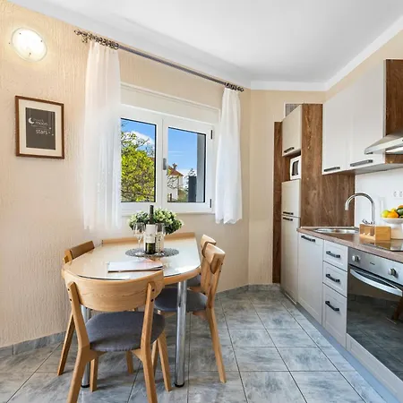 Aquarius - Beachside With Heated Pool Apartment