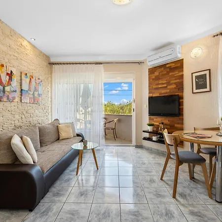 Aquarius - Beachside With Heated Pool Apartament Vodice