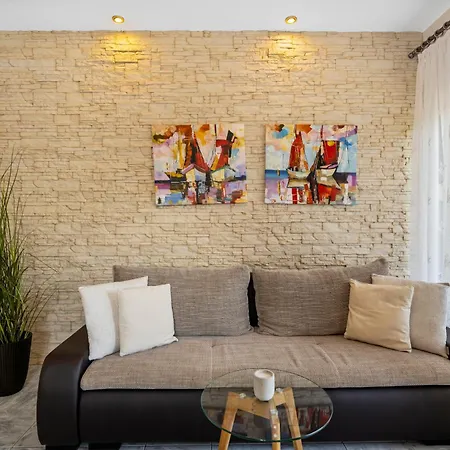 Apartament Aquarius - Beachside With Heated Pool Vodice