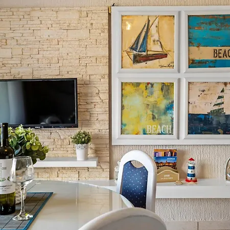 Aquarius - Beachside With Heated Pool Βόντιτσε
