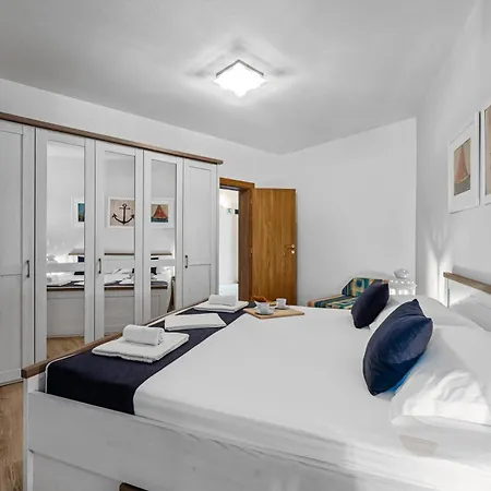 Aquarius - Beachside With Heated Pool