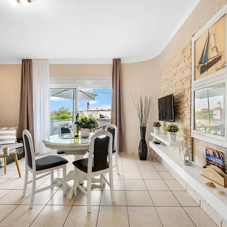 Aquarius - Beachside With Heated Pool Apartament