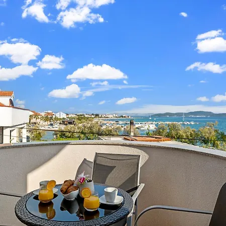 Aquarius - Beachside With Heated Pool Διαμέρισμα Βόντιτσε