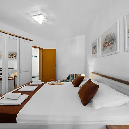 Aquarius - Beachside With Heated Pool *