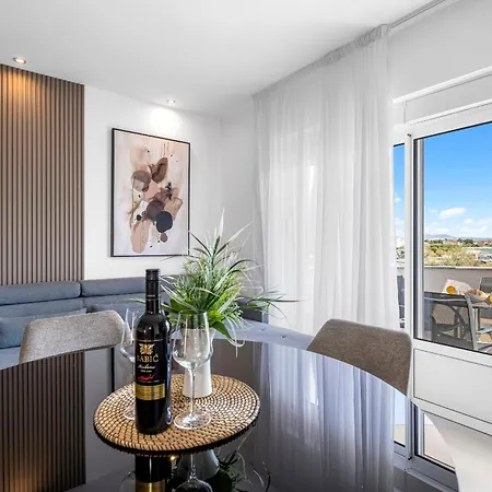 Aquarius - Beachside With Heated Pool Apartament