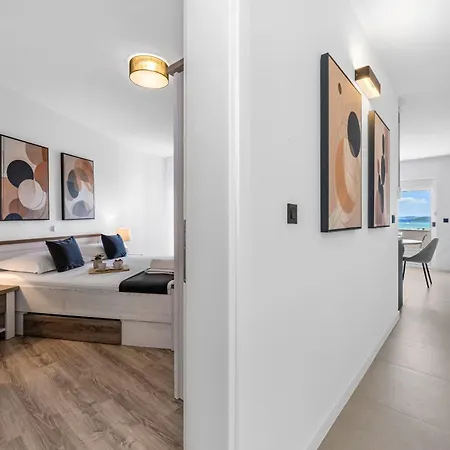 Apartment Aquarius - Beachside With Heated Pool