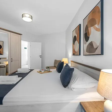 Aquarius - Beachside With Heated Pool Apartment Vodice