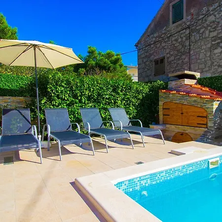 Aquarius - Beachside With Heated Pool Apartamento Vodice