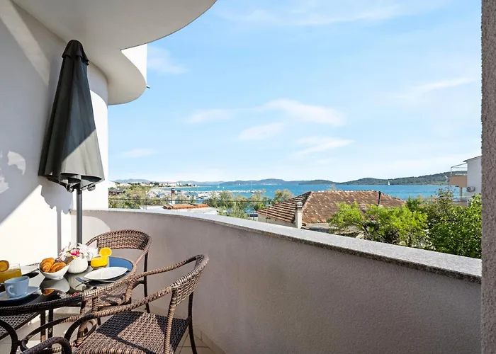 Aquarius - Beachside With Heated Pool Apartment *