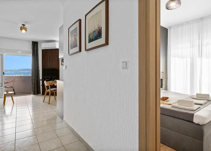 Aquarius - Beachside With Heated Pool Водице