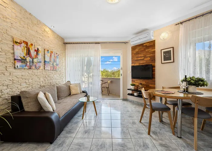 Aquarius - Beachside With Heated Pool Apartment Vodice