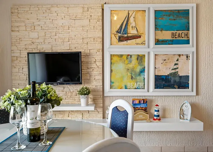 Aquarius - Beachside With Heated Pool Водице