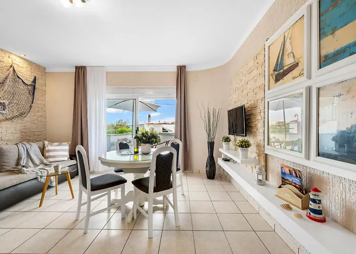 Aquarius - Beachside With Heated Pool Apartment