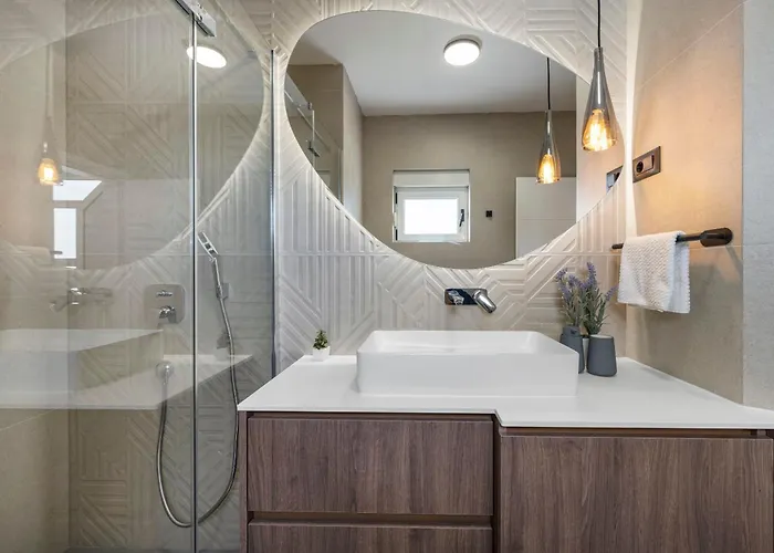 Aquarius - Beachside With Heated Pool Βόντιτσε