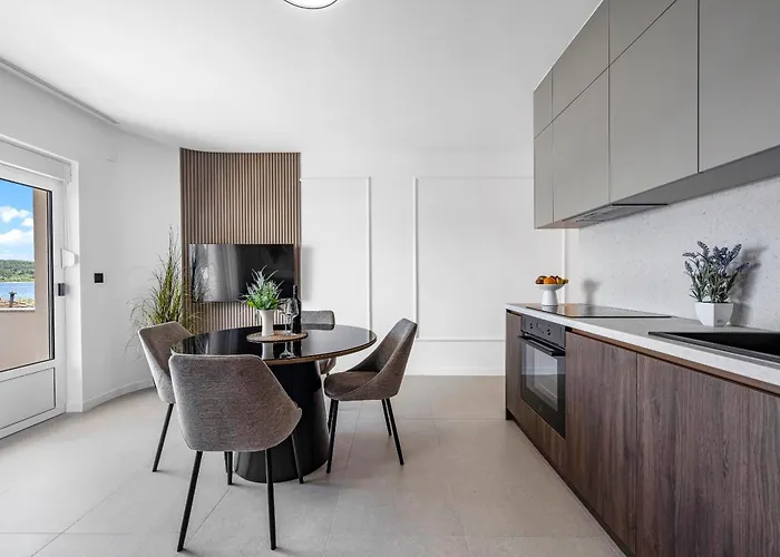 Апартаменты Aquarius - Beachside With Heated Pool *