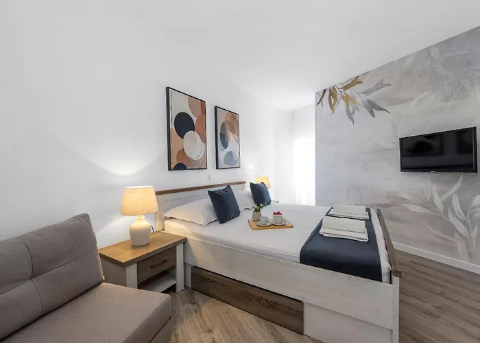 Апартаменты Aquarius - Beachside With Heated Pool Водице