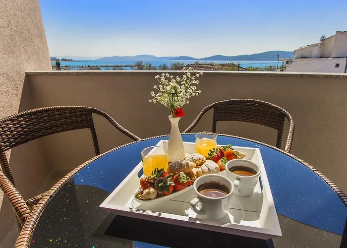 Aquarius - Beachside With Heated Pool *