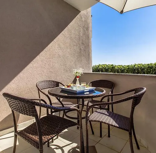 Aquarius - Beachside With Heated Pool