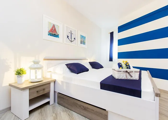 Aquarius - Beachside With Heated Pool Apartment *